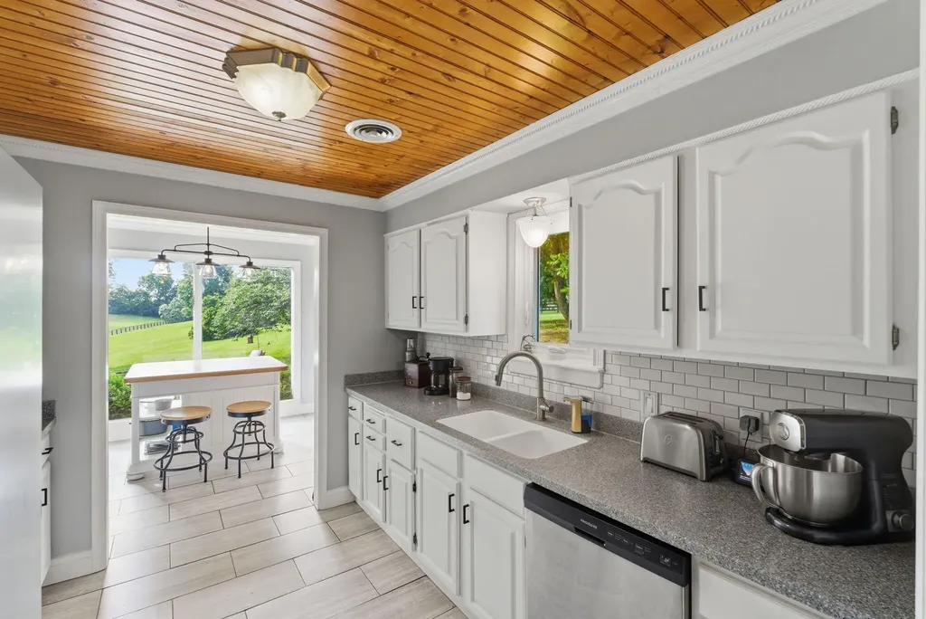 385 Old Paris Pike Cynthiana KY 41031