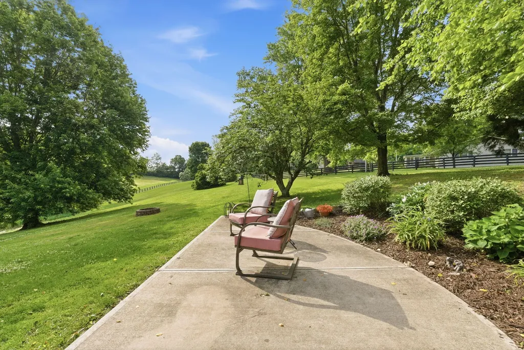 385 Old Paris Pike Cynthiana KY 41031