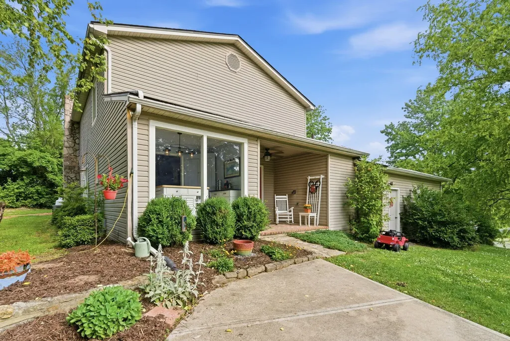 385 Old Paris Pike Cynthiana KY 41031