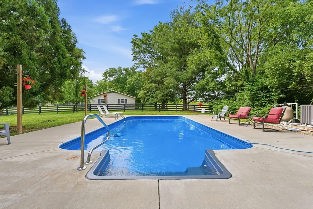 385 Old Paris Pike Cynthiana KY 41031