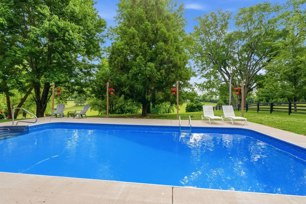 385 Old Paris Pike Cynthiana KY 41031