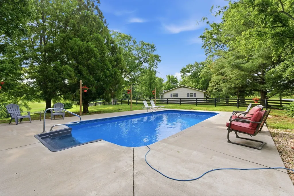 385 Old Paris Pike Cynthiana KY 41031