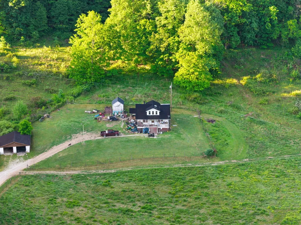 139 Burcham Fork Road Jackson KY 41339