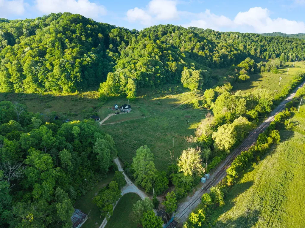 139 Burcham Fork Road Jackson KY 41339