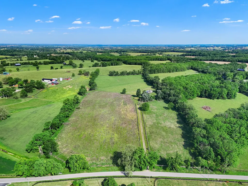 512 College Road Paris KY 40361