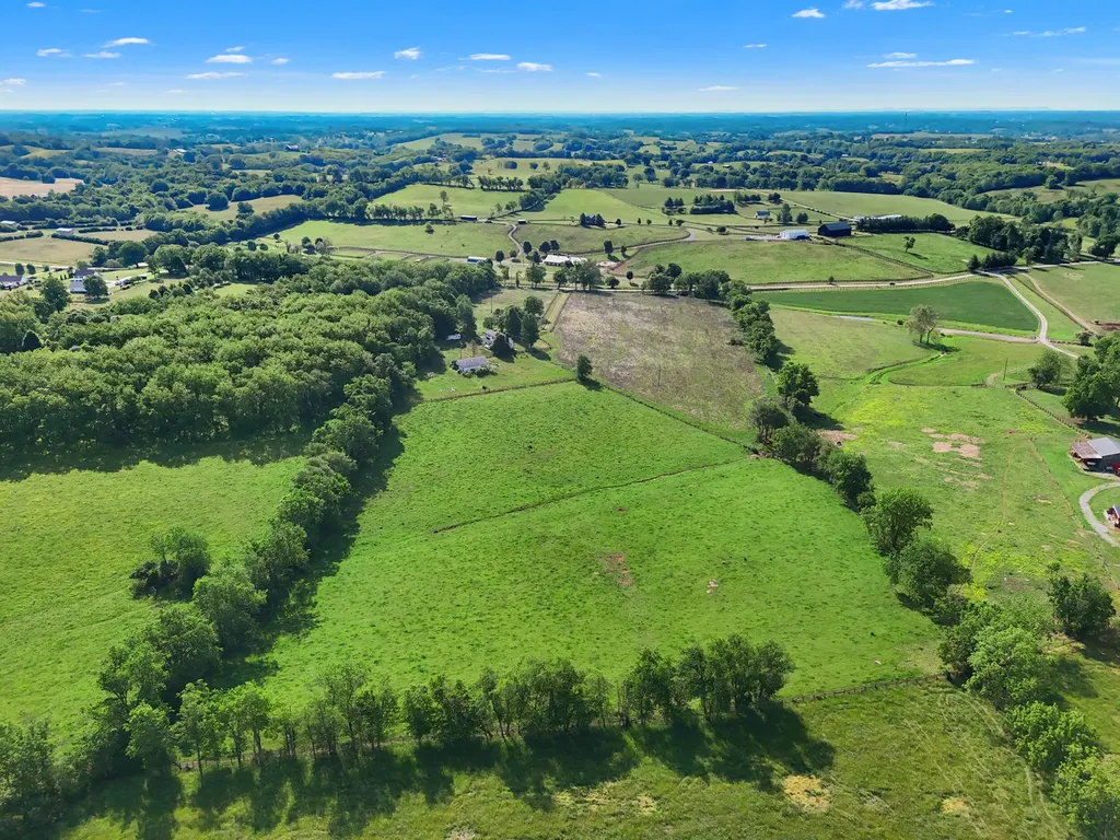 512 College Road Paris KY 40361
