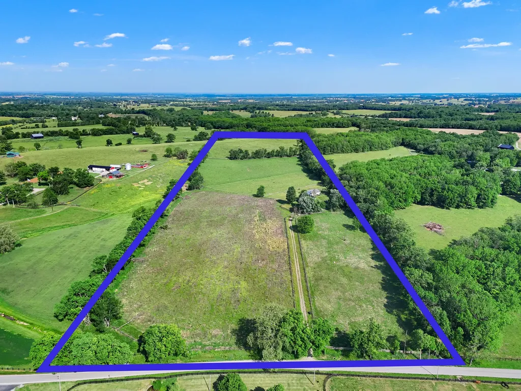 512 College Road Paris KY 40361