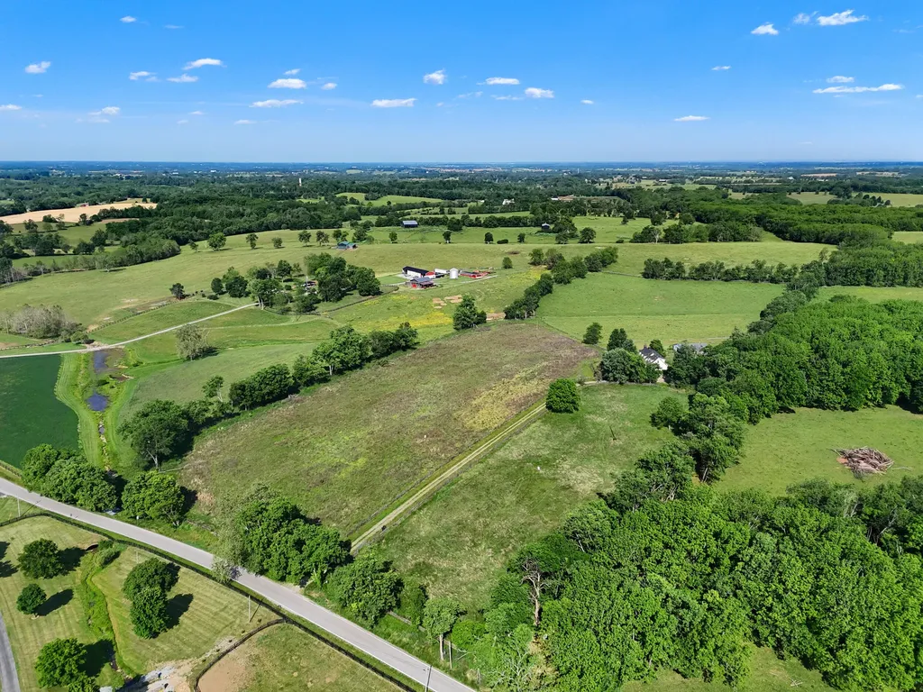 512 College Road Paris KY 40361