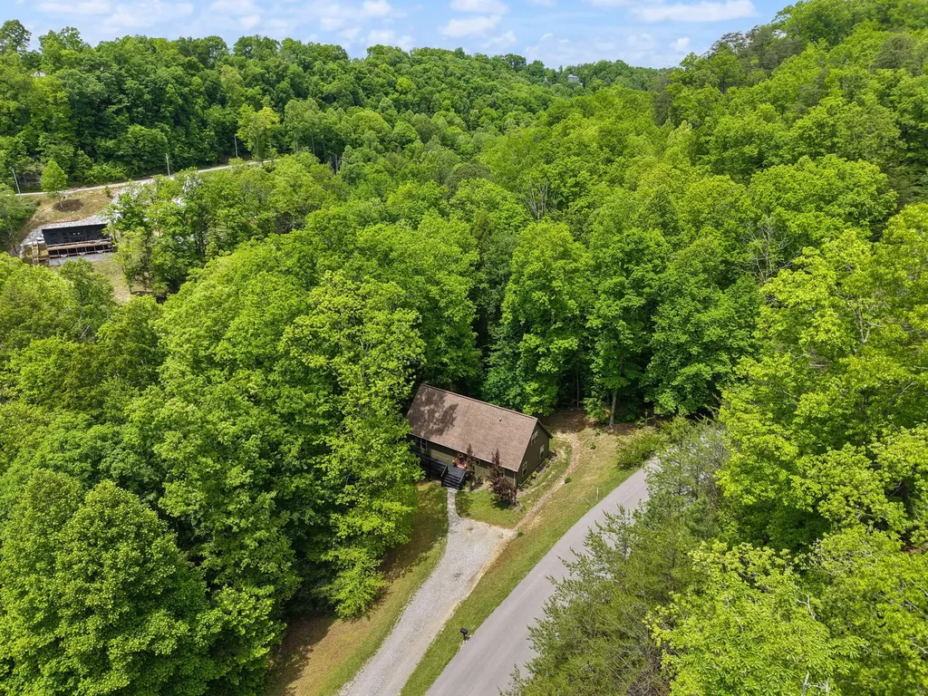 316 Wood View Drive East Bernstadt KY 40729