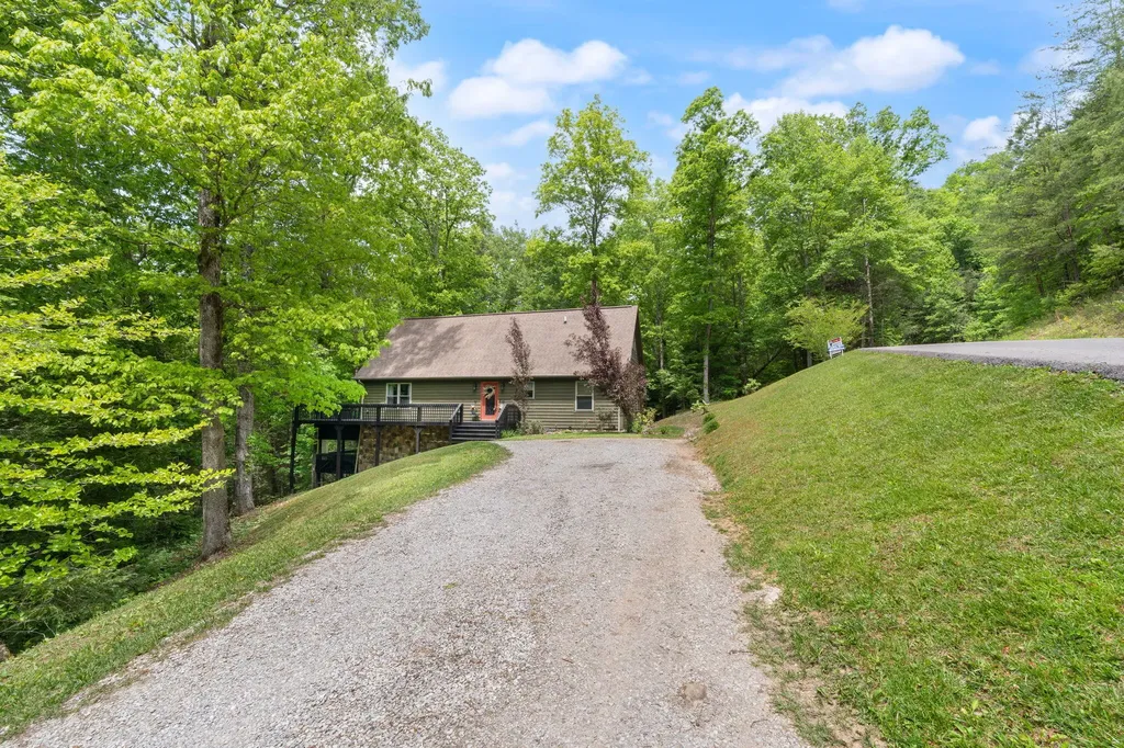 316 Wood View Drive East Bernstadt KY 40729