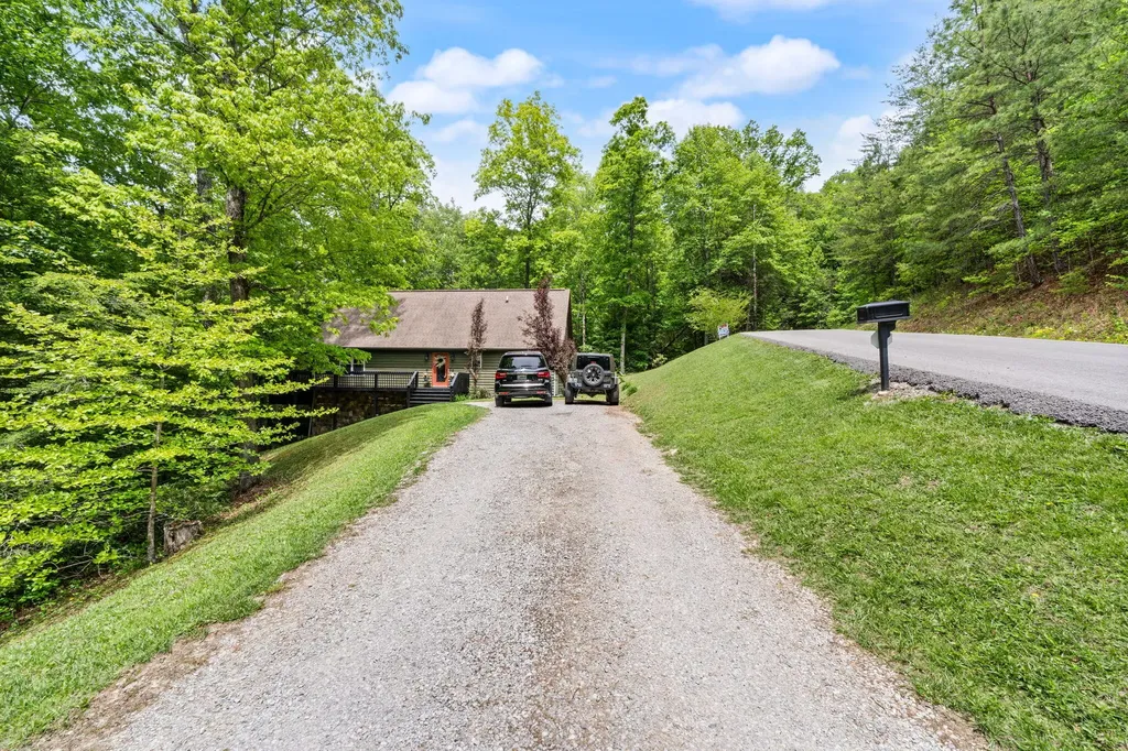 316 Wood View Drive East Bernstadt KY 40729