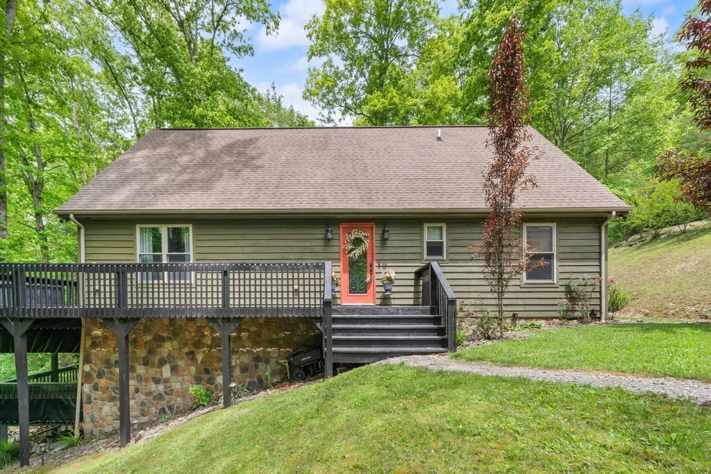 316 Wood View Drive East Bernstadt KY 40729