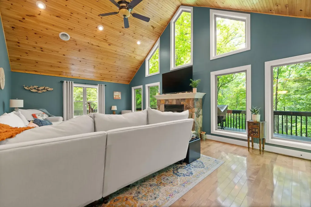 316 Wood View Drive East Bernstadt KY 40729
