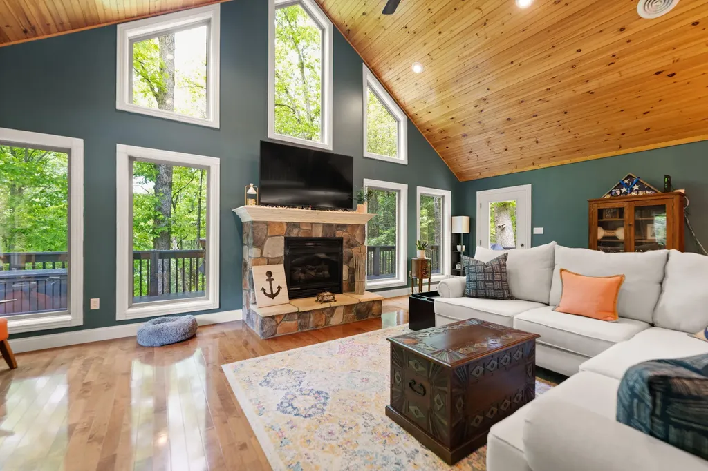 316 Wood View Drive East Bernstadt KY 40729