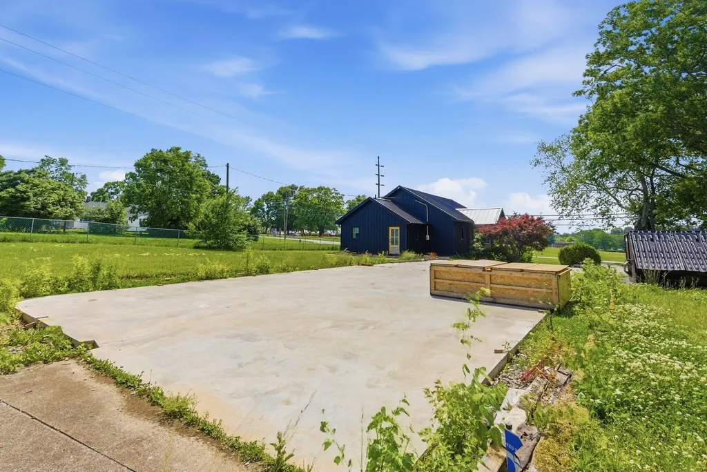 195 Bethlehem Road Paris KY 40361