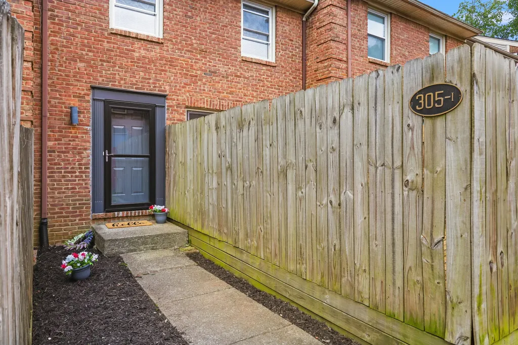 305 Bainbridge Drive Lexington KY 40509