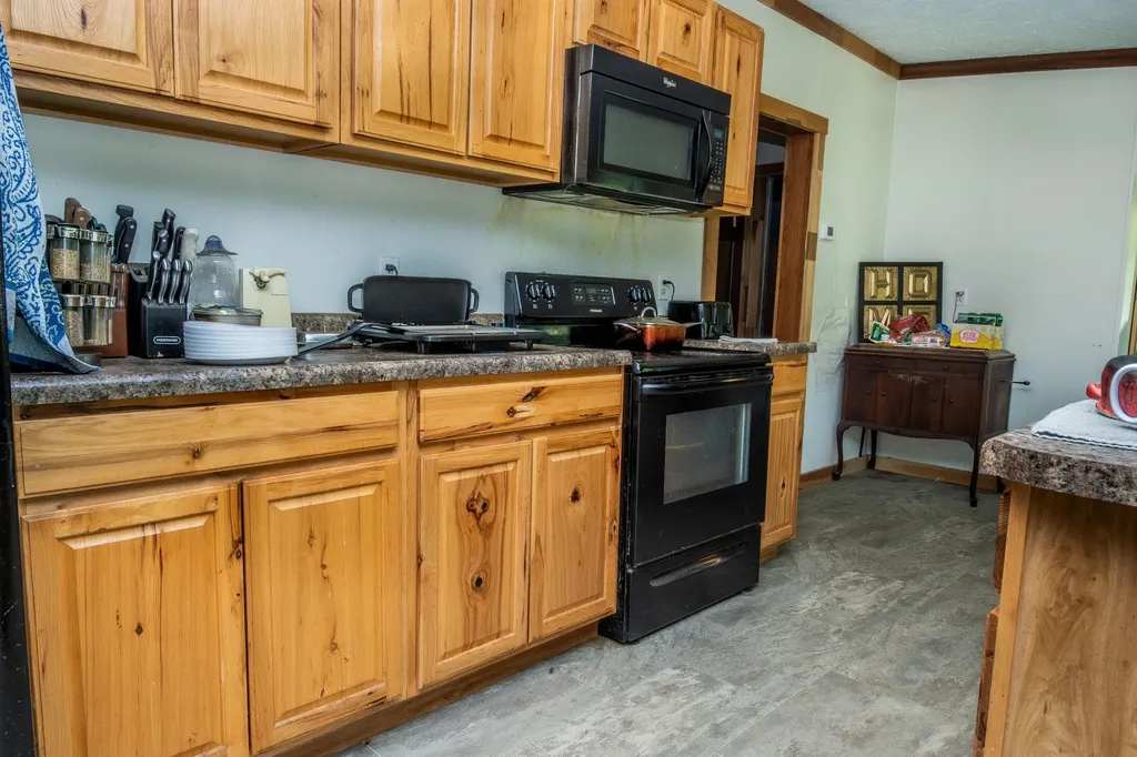 153 R Vancleve Road Campton KY 41301
