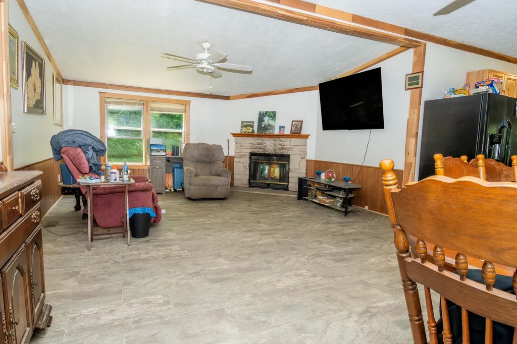 153 R Vancleve Road Campton KY 41301