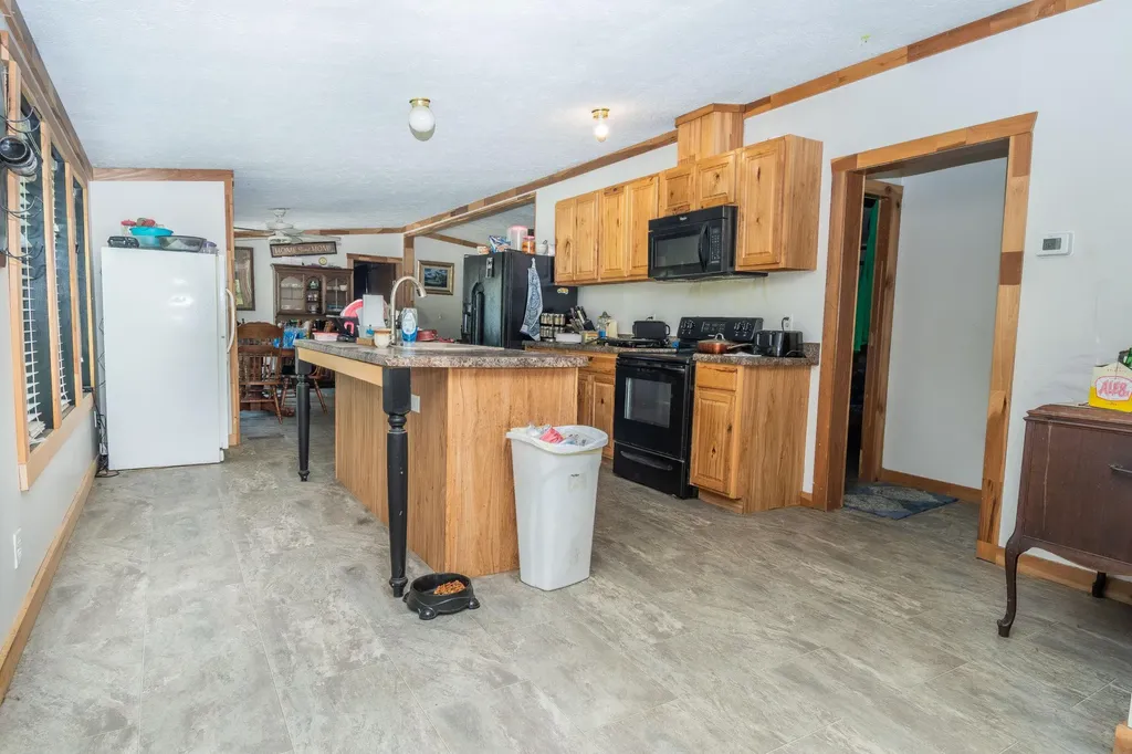 153 R Vancleve Road Campton KY 41301