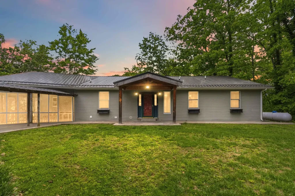 1597 Fisherman Cove Road London KY 40741