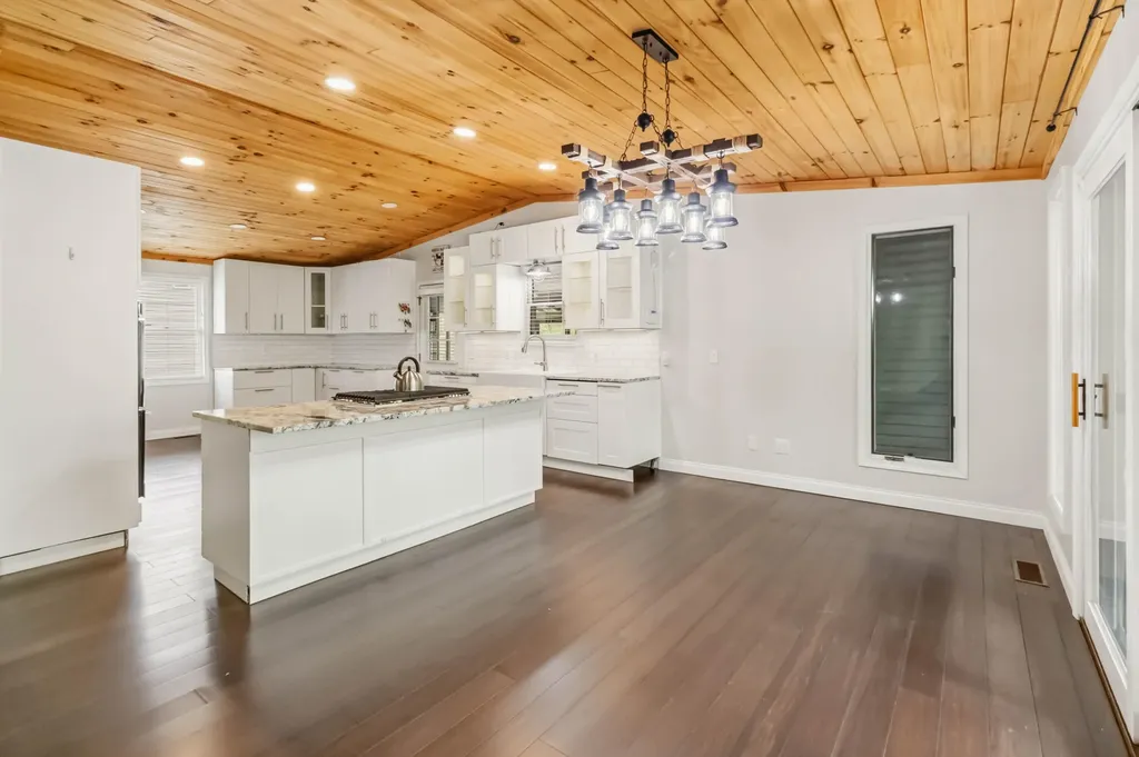 1597 Fisherman Cove Road London KY 40741