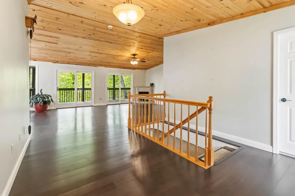 1597 Fisherman Cove Road London KY 40741