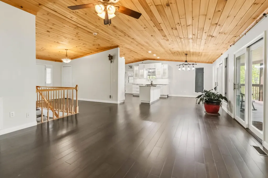 1597 Fisherman Cove Road London KY 40741