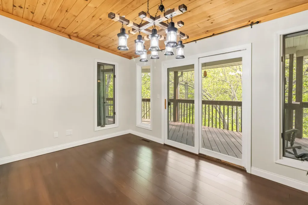 1597 Fisherman Cove Road London KY 40741