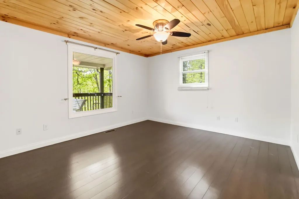 1597 Fisherman Cove Road London KY 40741