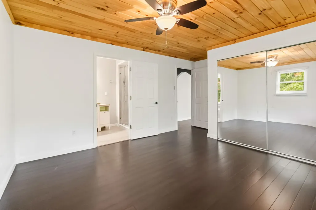 1597 Fisherman Cove Road London KY 40741