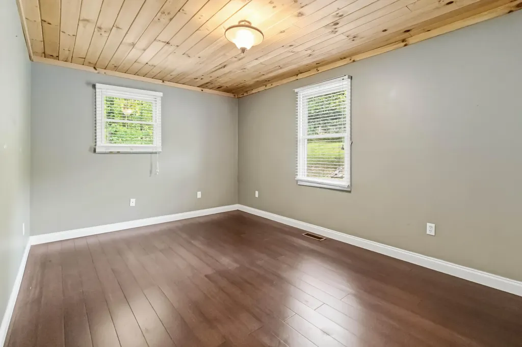 1597 Fisherman Cove Road London KY 40741