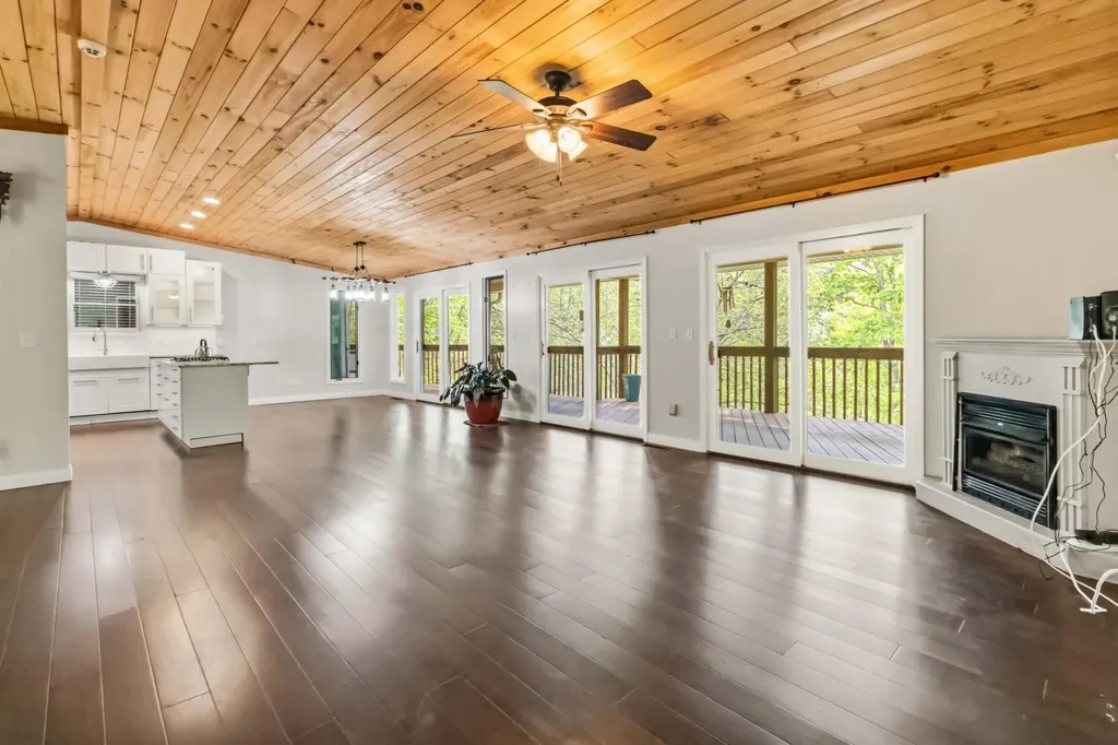 1597 Fisherman Cove Road London KY 40741