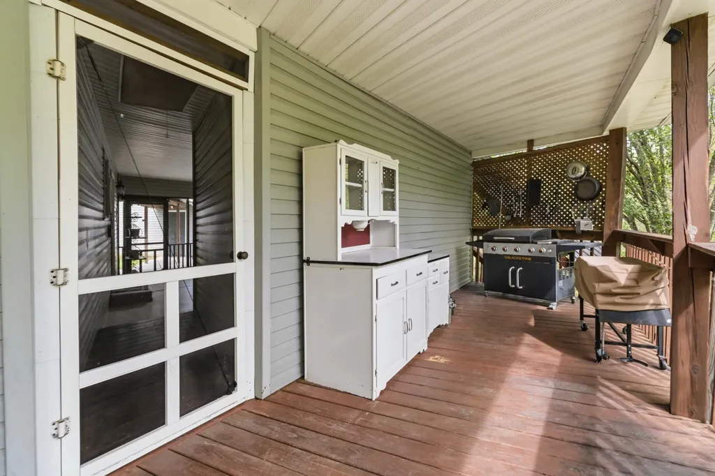 1597 Fisherman Cove Road London KY 40741