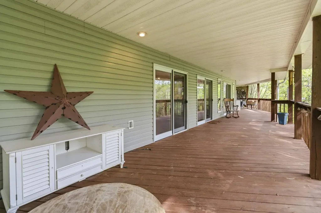 1597 Fisherman Cove Road London KY 40741