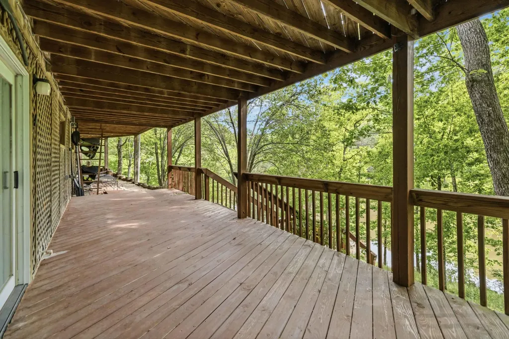 1597 Fisherman Cove Road London KY 40741