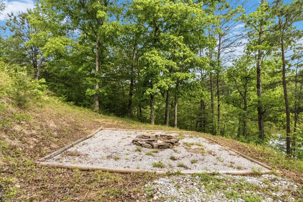 1597 Fisherman Cove Road London KY 40741