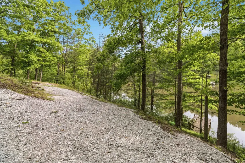 1597 Fisherman Cove Road London KY 40741