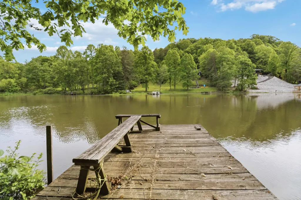 1597 Fisherman Cove Road London KY 40741