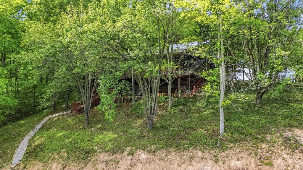 1597 Fisherman Cove Road London KY 40741