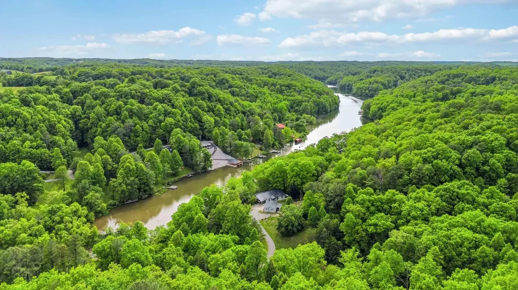 1597 Fisherman Cove Road London KY 40741