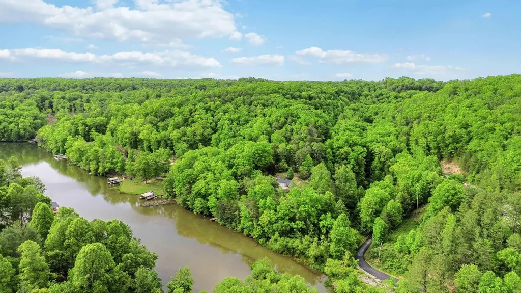 1597 Fisherman Cove Road London KY 40741
