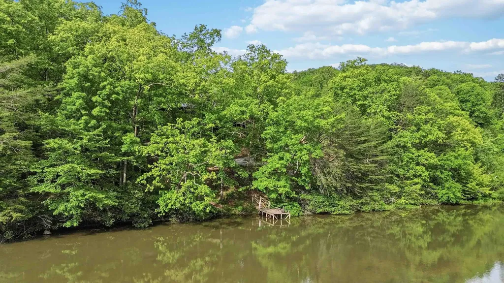 1597 Fisherman Cove Road London KY 40741