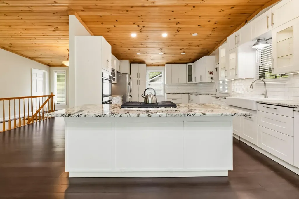 1597 Fisherman Cove Road London KY 40741