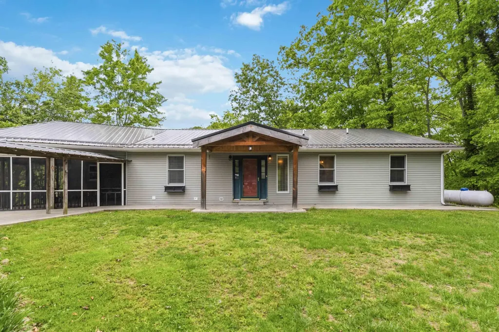 1597 Fisherman Cove Road London KY 40741