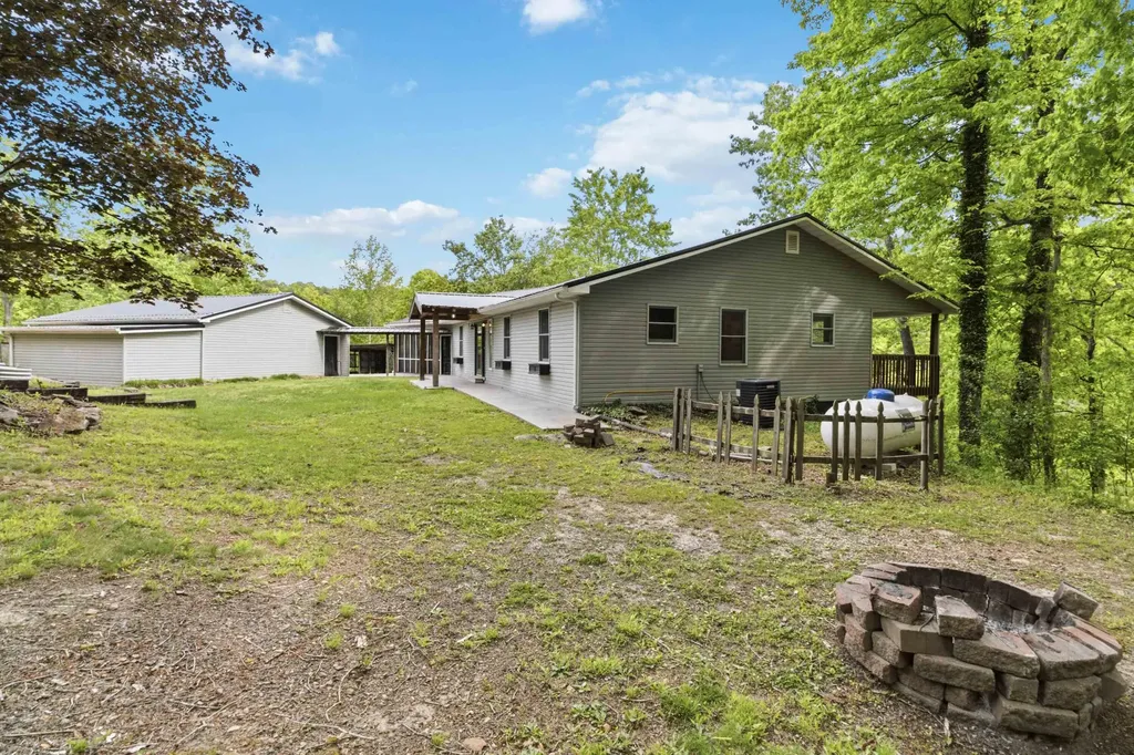 1597 Fisherman Cove Road London KY 40741