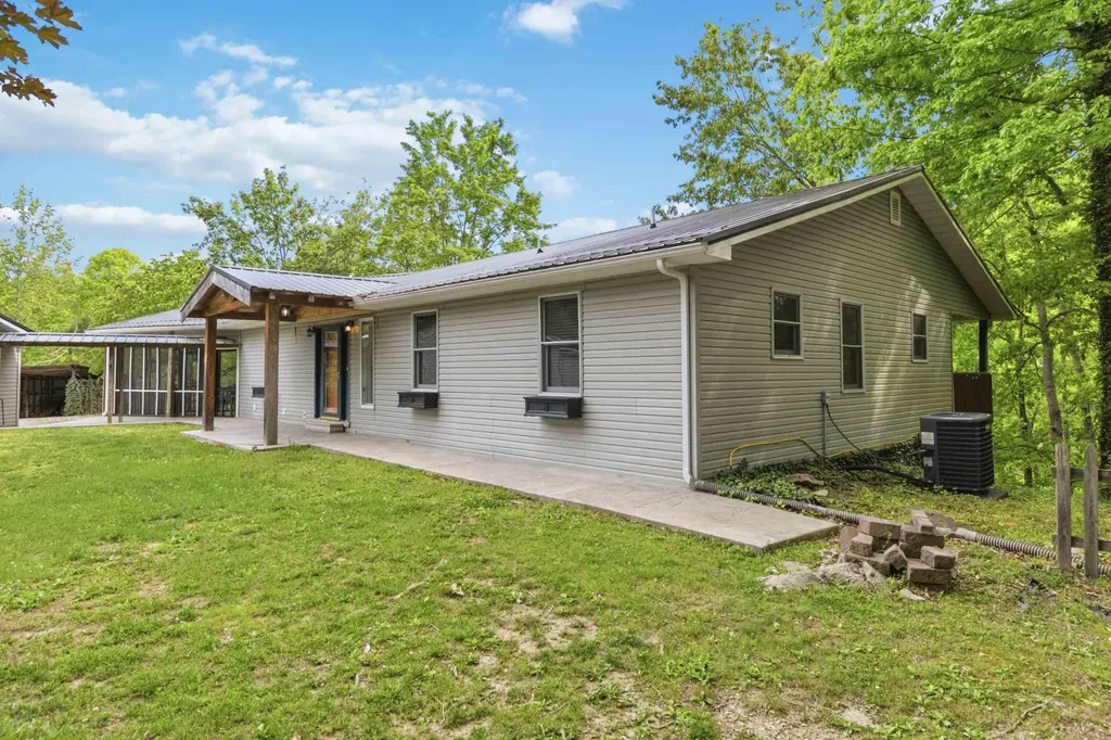 1597 Fisherman Cove Road London KY 40741