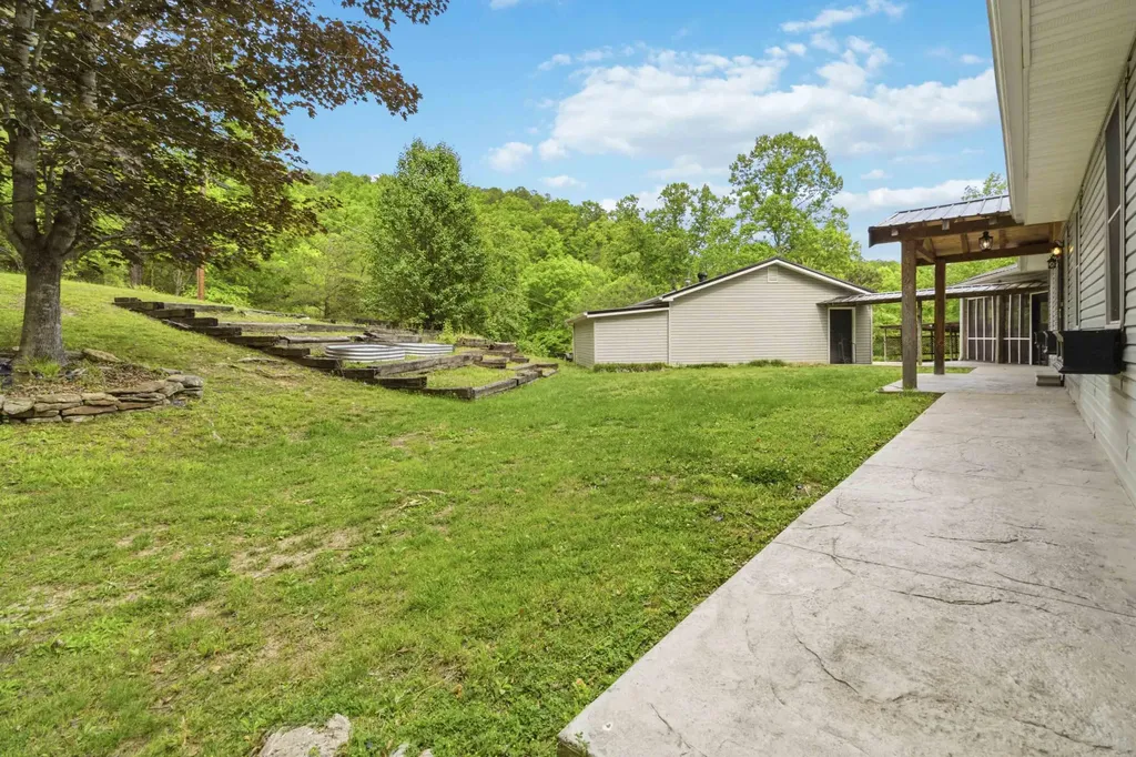 1597 Fisherman Cove Road London KY 40741
