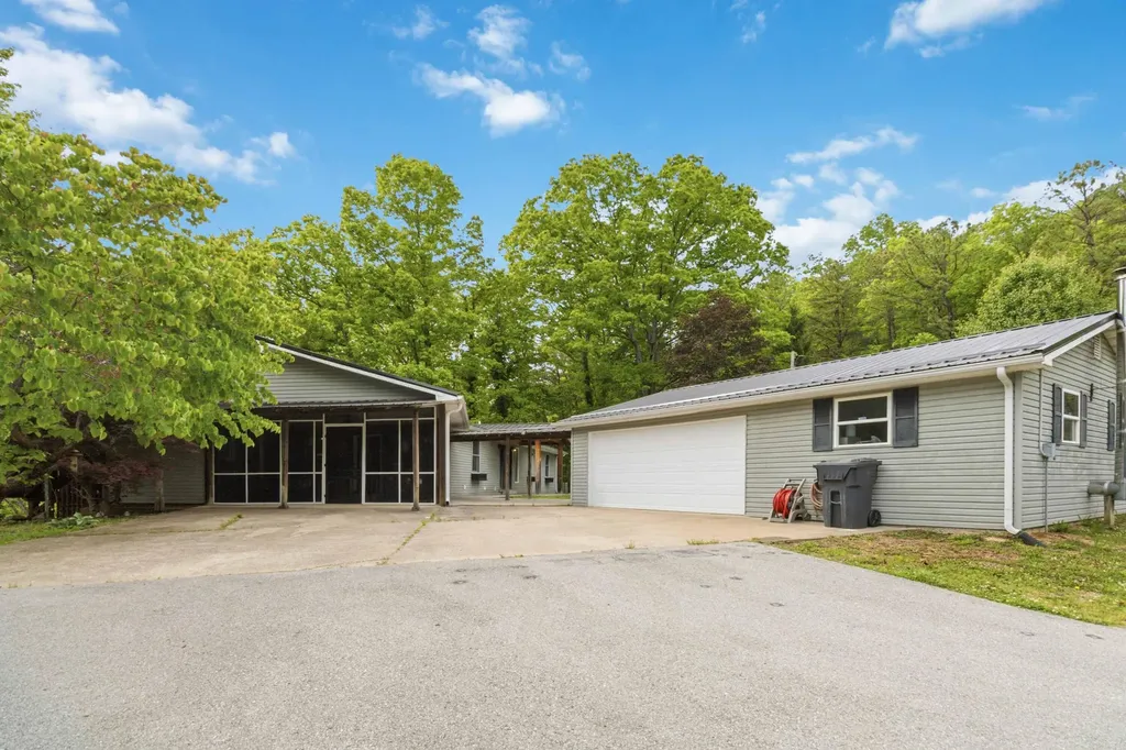 1597 Fisherman Cove Road London KY 40741