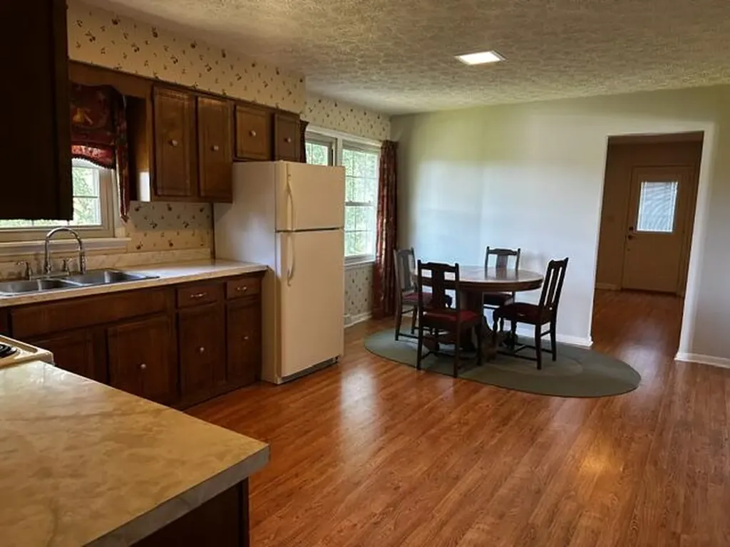 561 Old Whitley Road London KY 40744