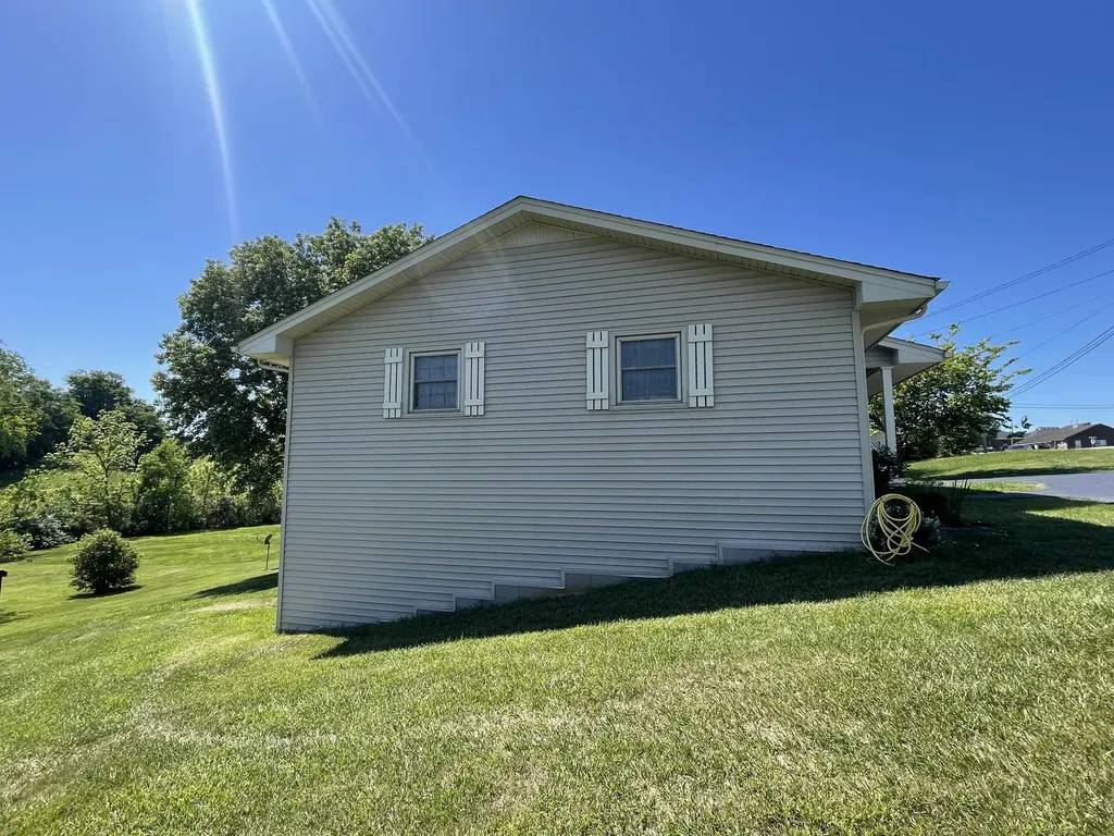561 Old Whitley Road London KY 40744